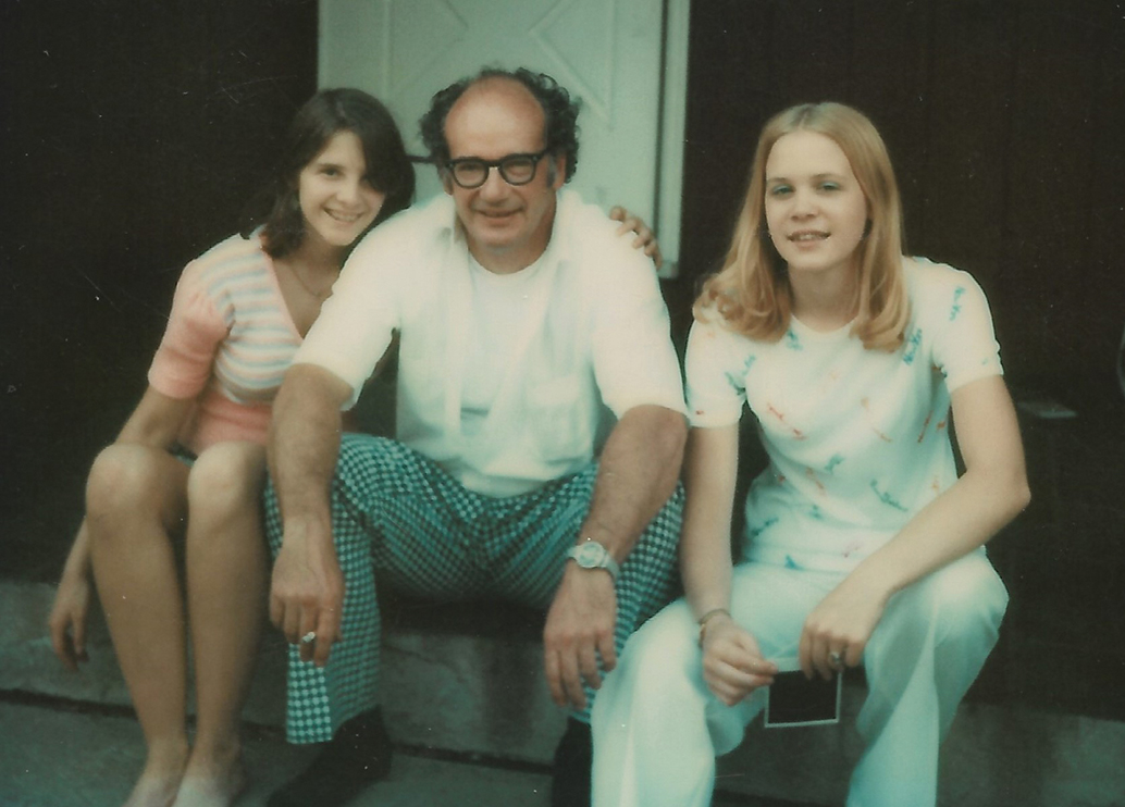Shelly (right) with her sister and father, whom she credits with inspiring her to include a planned gift to Columbus House in her will.