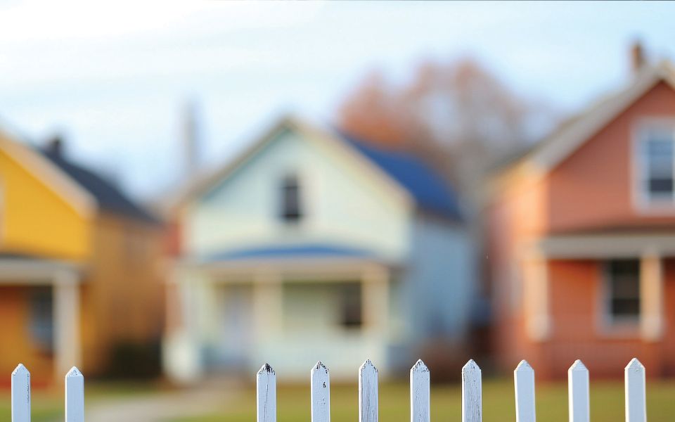 Out of focus house, with the fence in focus